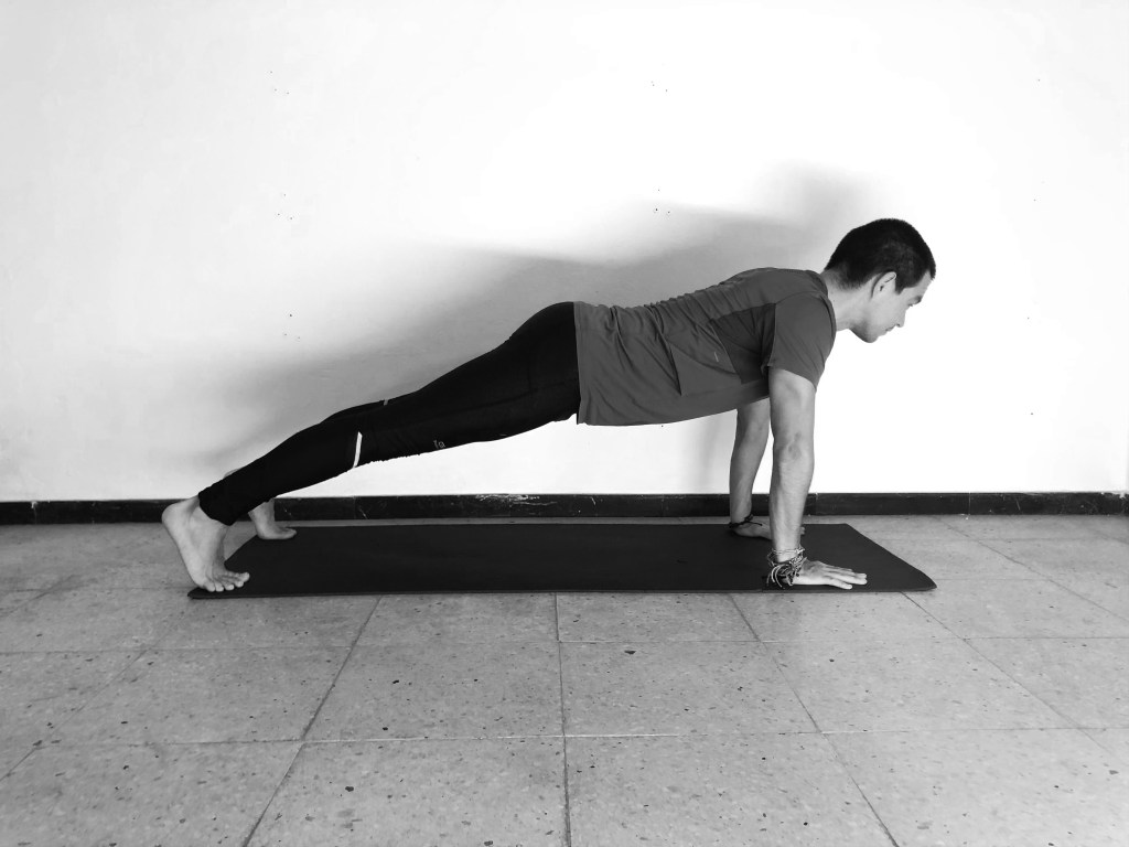 La tabla abdominal es un ejercicio isométrico que utiliza tu propio peso para tensar los músculos y mantenerlos en posición estacionaria.